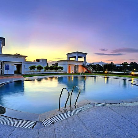 Royal Sarovar Portico Siliguri Eksteriør billede