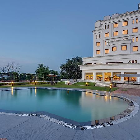 Royal Sarovar Portico Siliguri Eksteriør billede