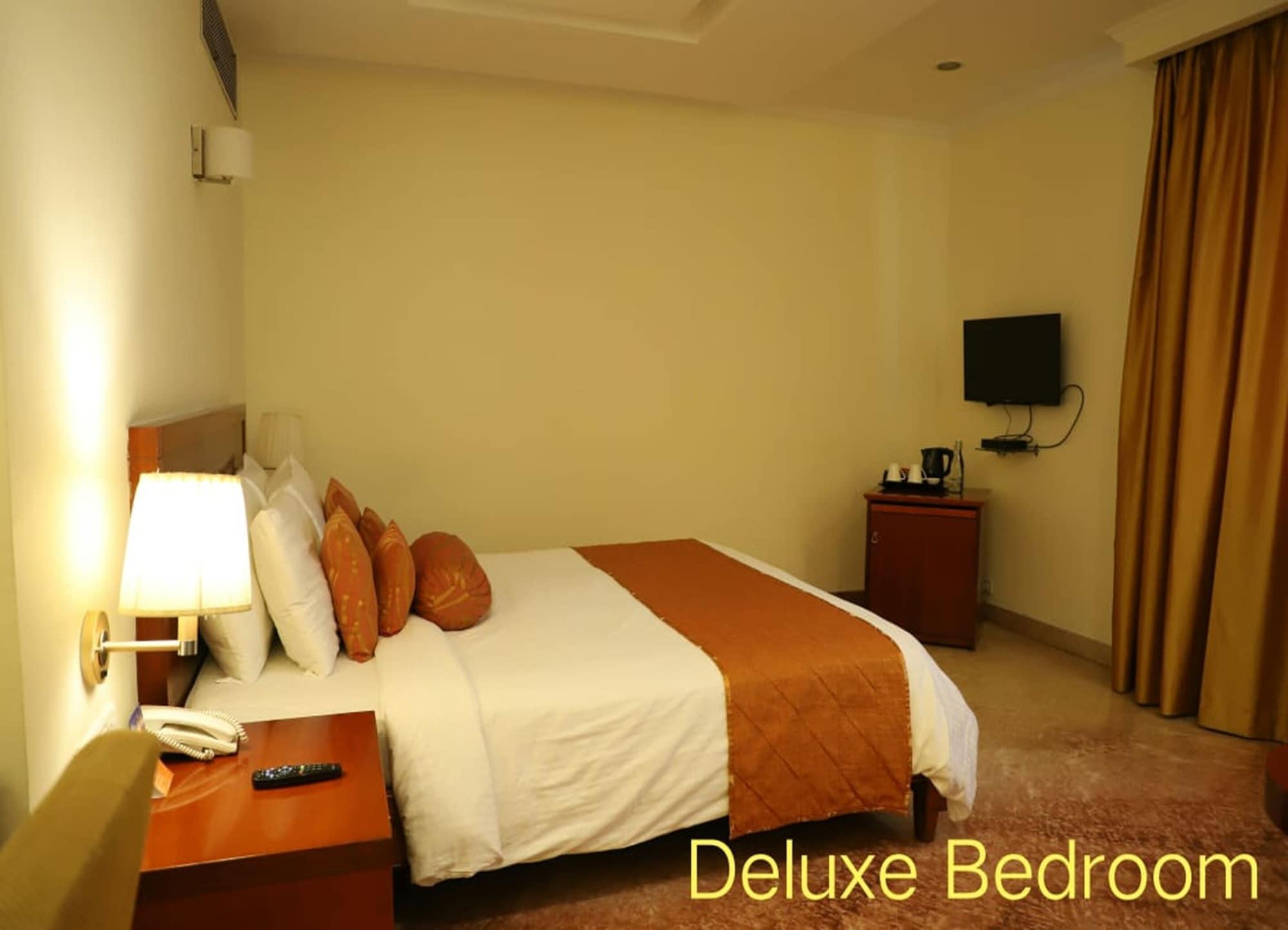 Royal Sarovar Portico Siliguri Eksteriør billede