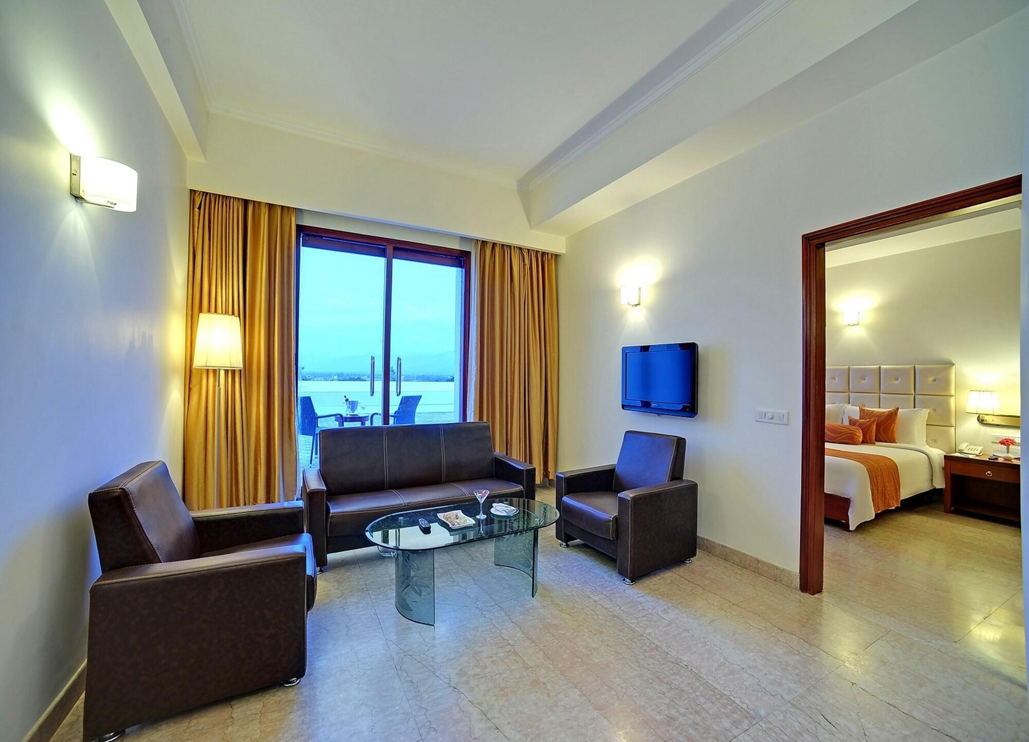 Royal Sarovar Portico Siliguri Eksteriør billede