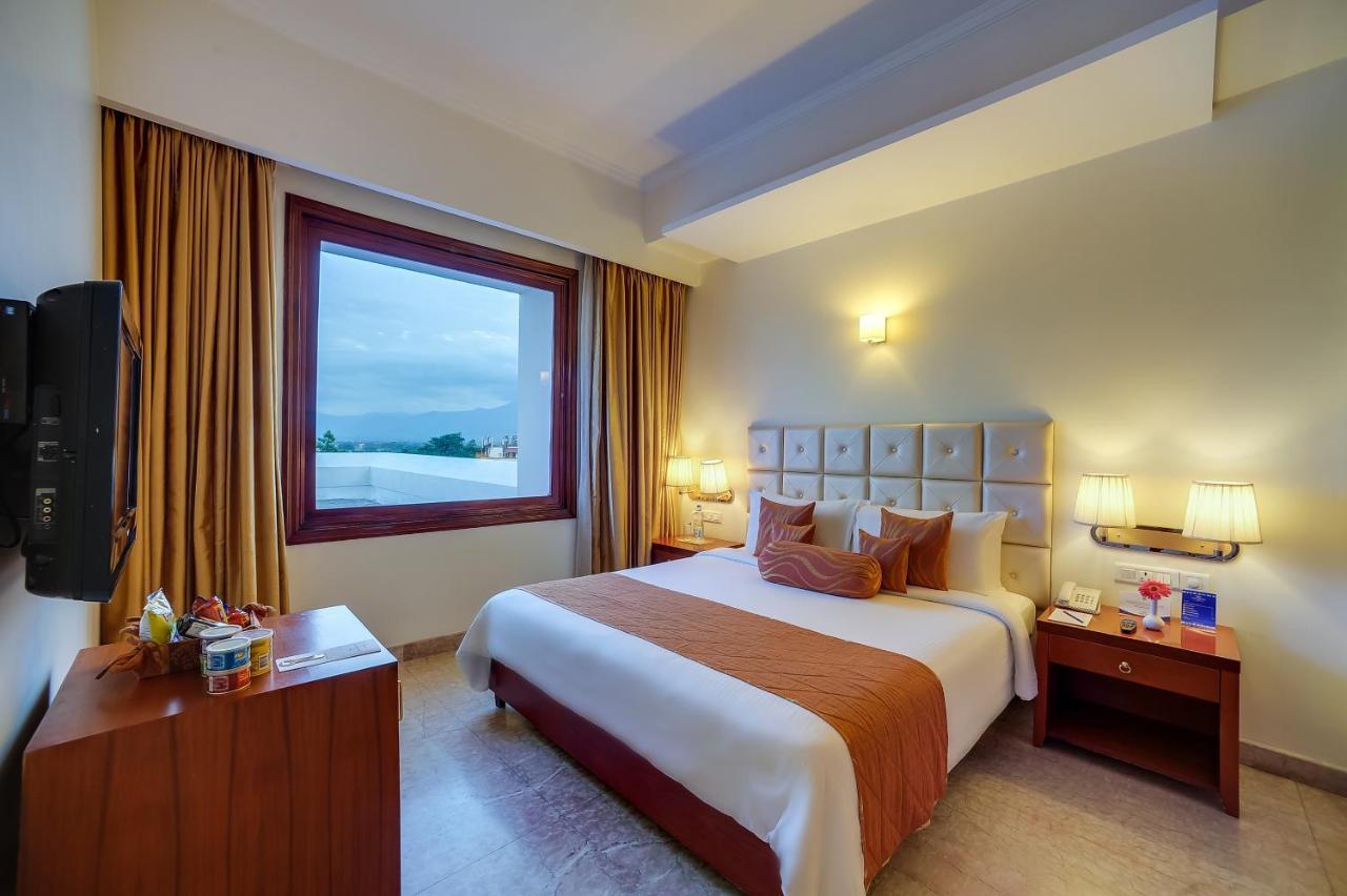 Royal Sarovar Portico Siliguri Eksteriør billede