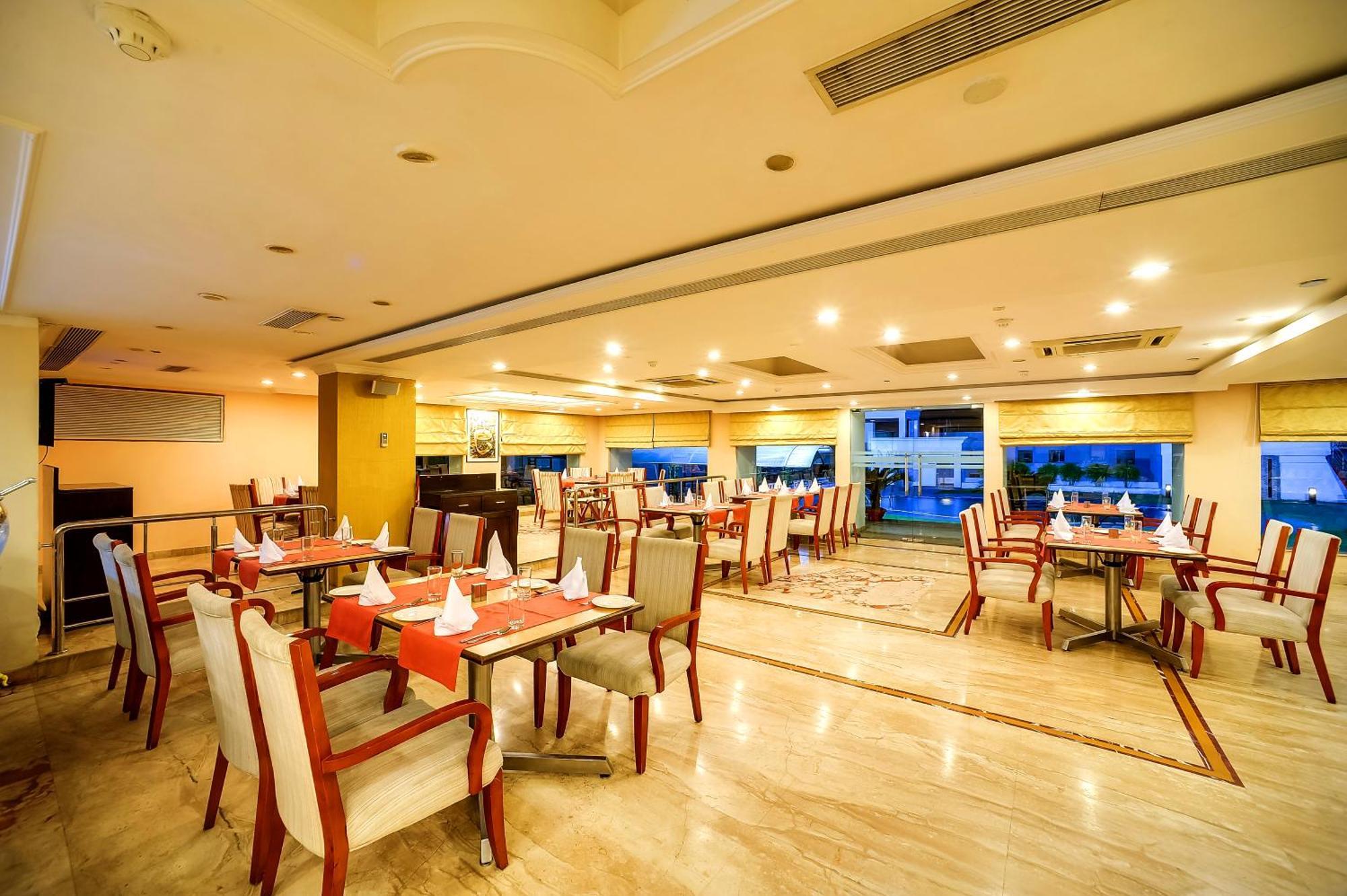 Royal Sarovar Portico Siliguri Eksteriør billede