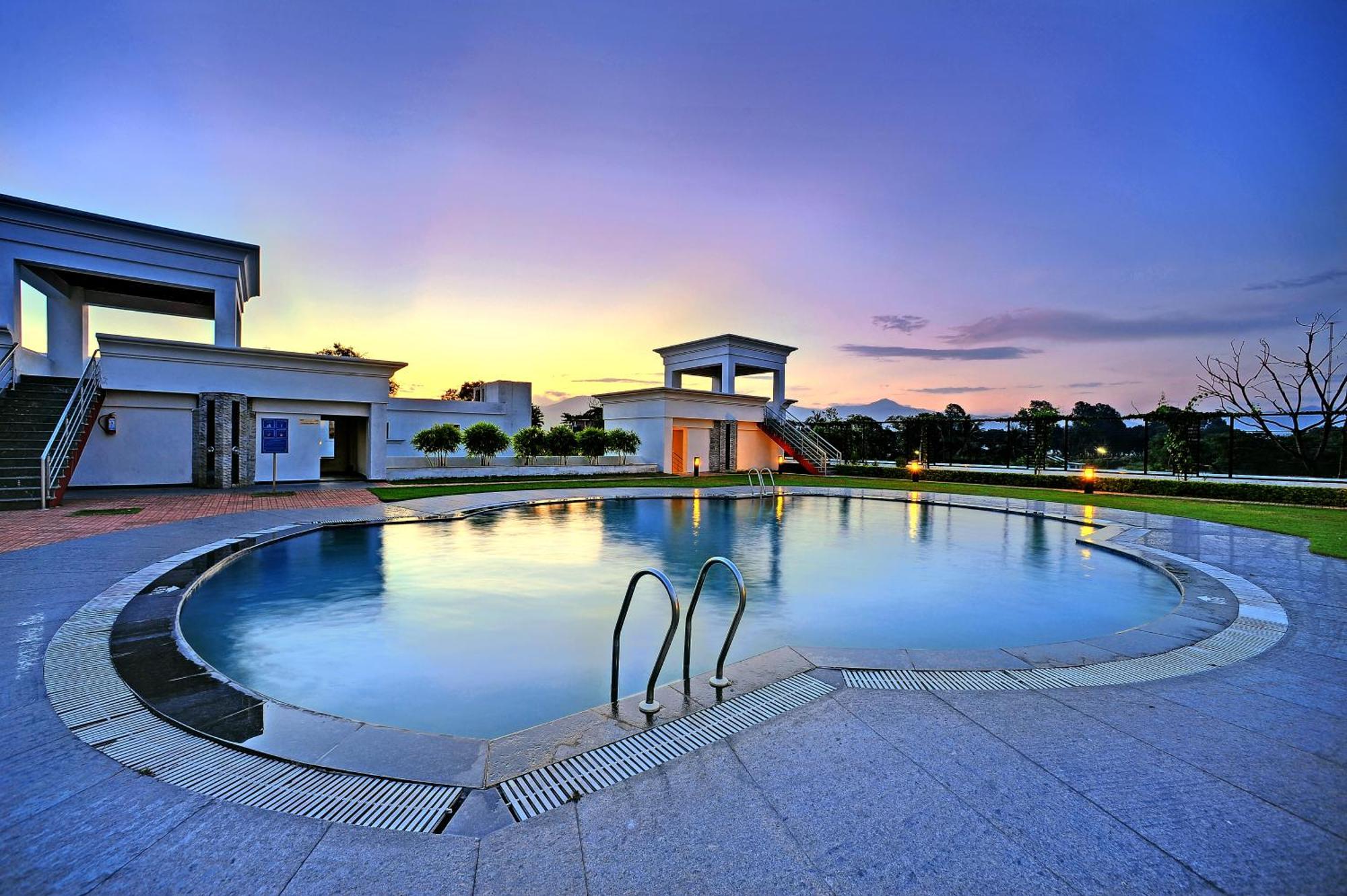 Royal Sarovar Portico Siliguri Eksteriør billede