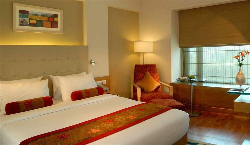 Royal Sarovar Portico Siliguri Hotel Eksteriør billede