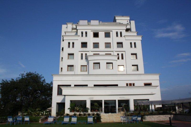 Royal Sarovar Portico Siliguri Eksteriør billede