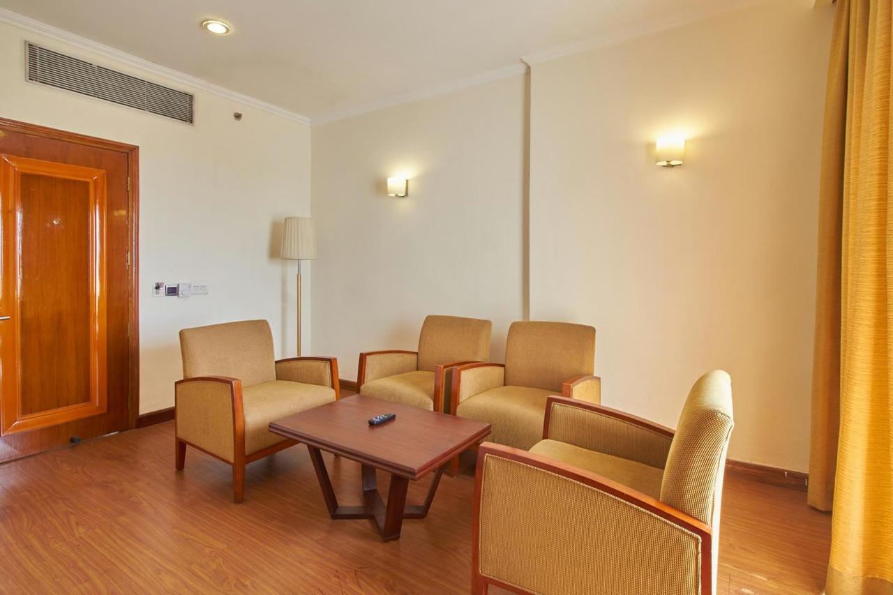 Royal Sarovar Portico Siliguri Eksteriør billede