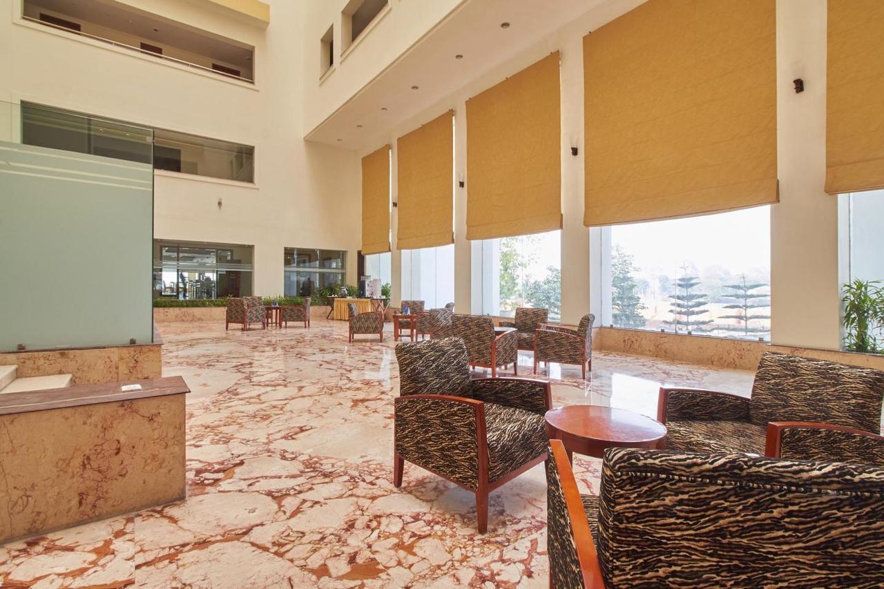 Royal Sarovar Portico Siliguri Eksteriør billede