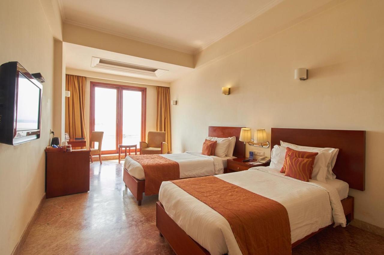 Royal Sarovar Portico Siliguri Eksteriør billede