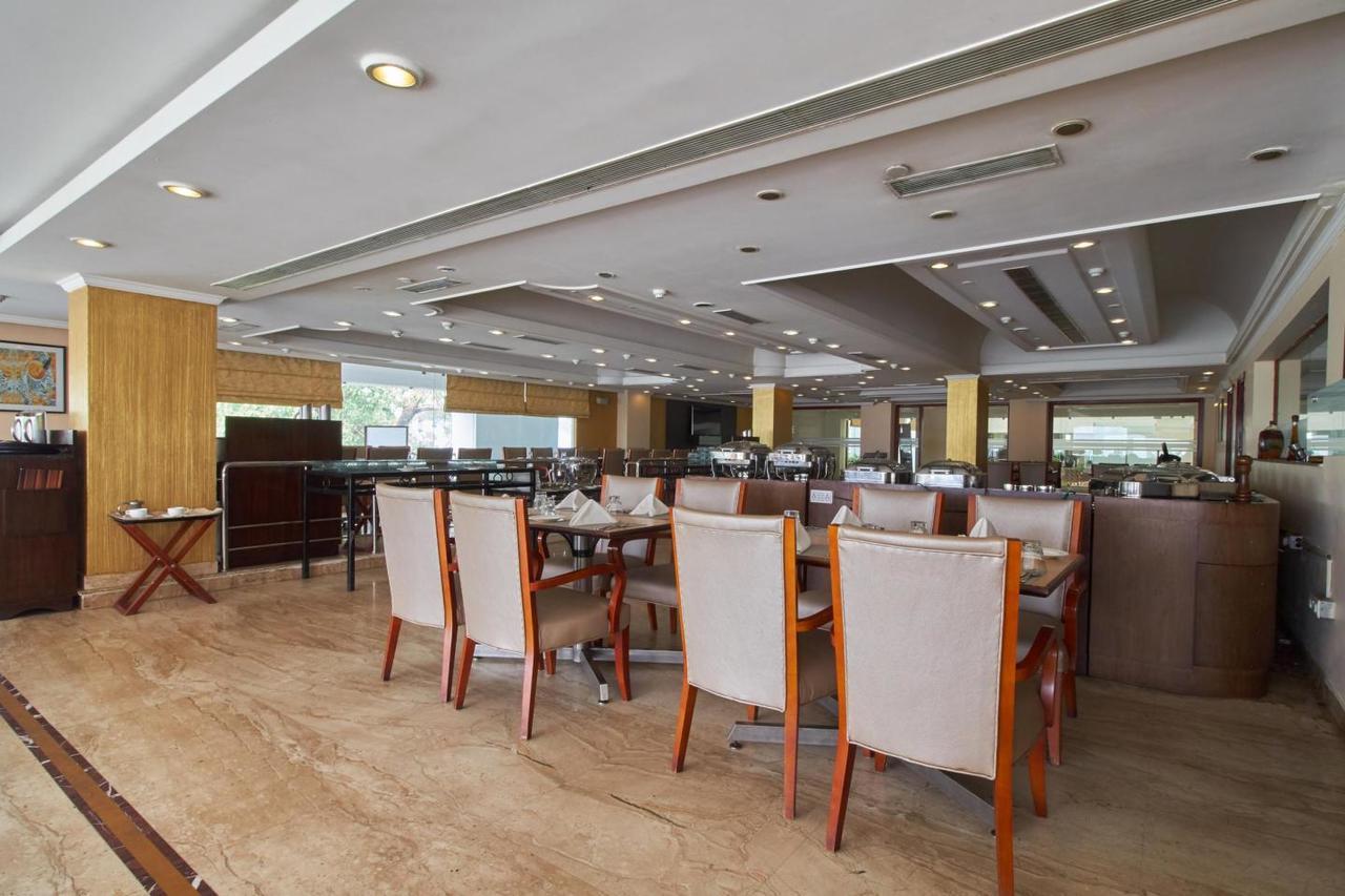 Royal Sarovar Portico Siliguri Hotel Eksteriør billede