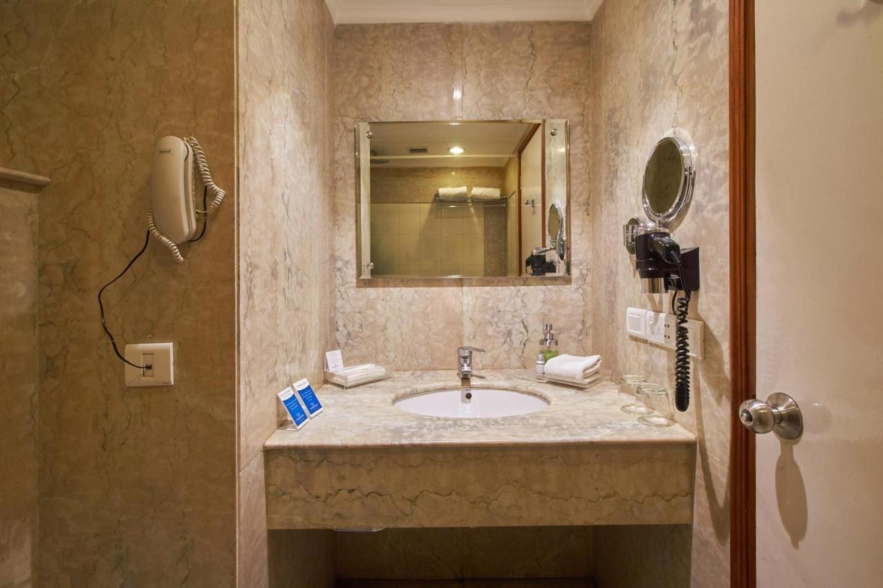 Royal Sarovar Portico Siliguri Eksteriør billede