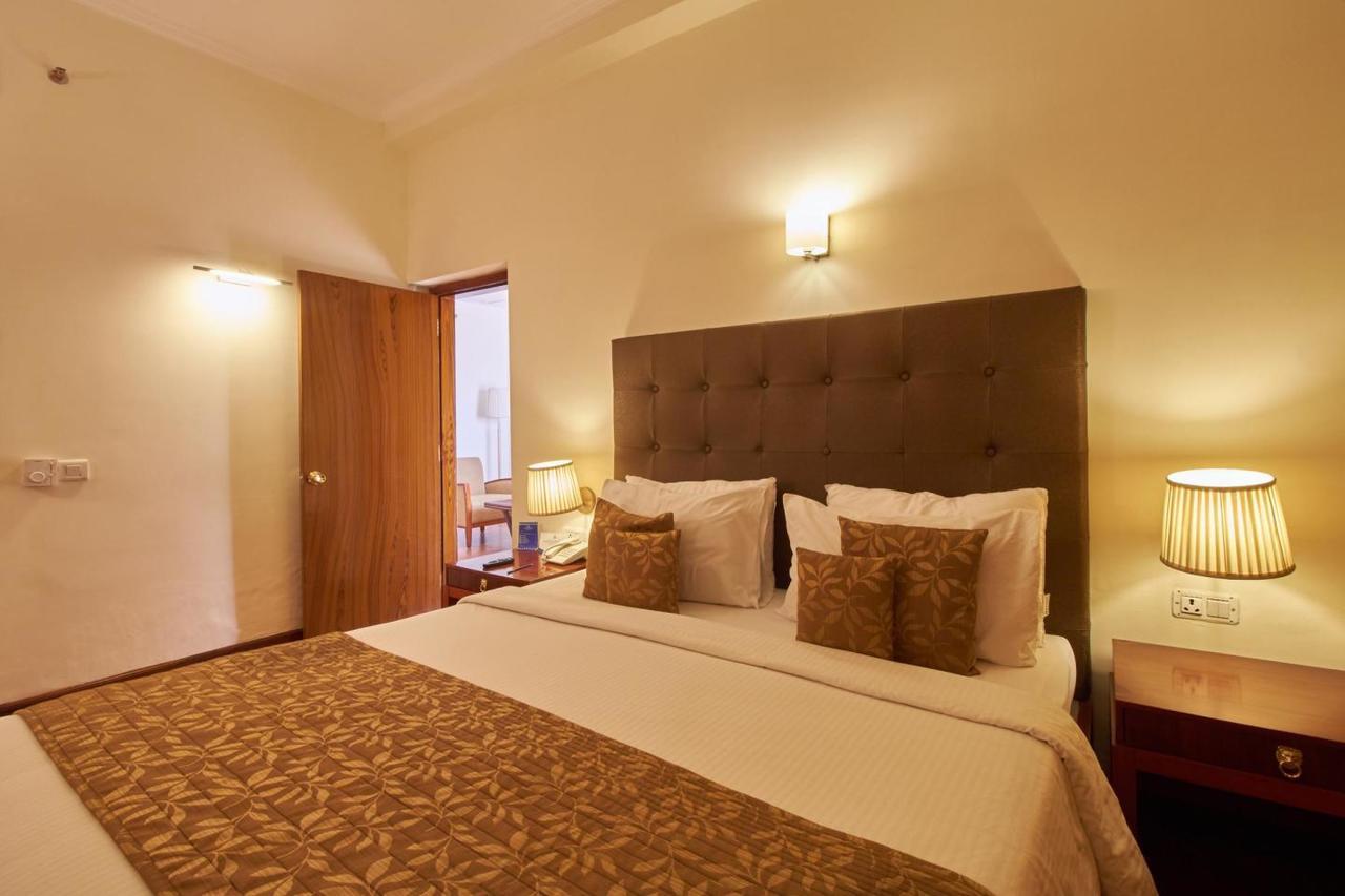 Royal Sarovar Portico Siliguri Eksteriør billede