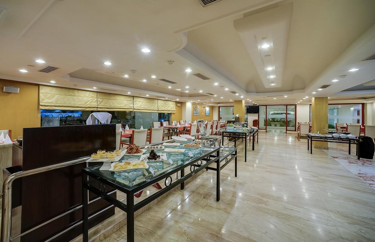 Royal Sarovar Portico Siliguri Hotel Eksteriør billede