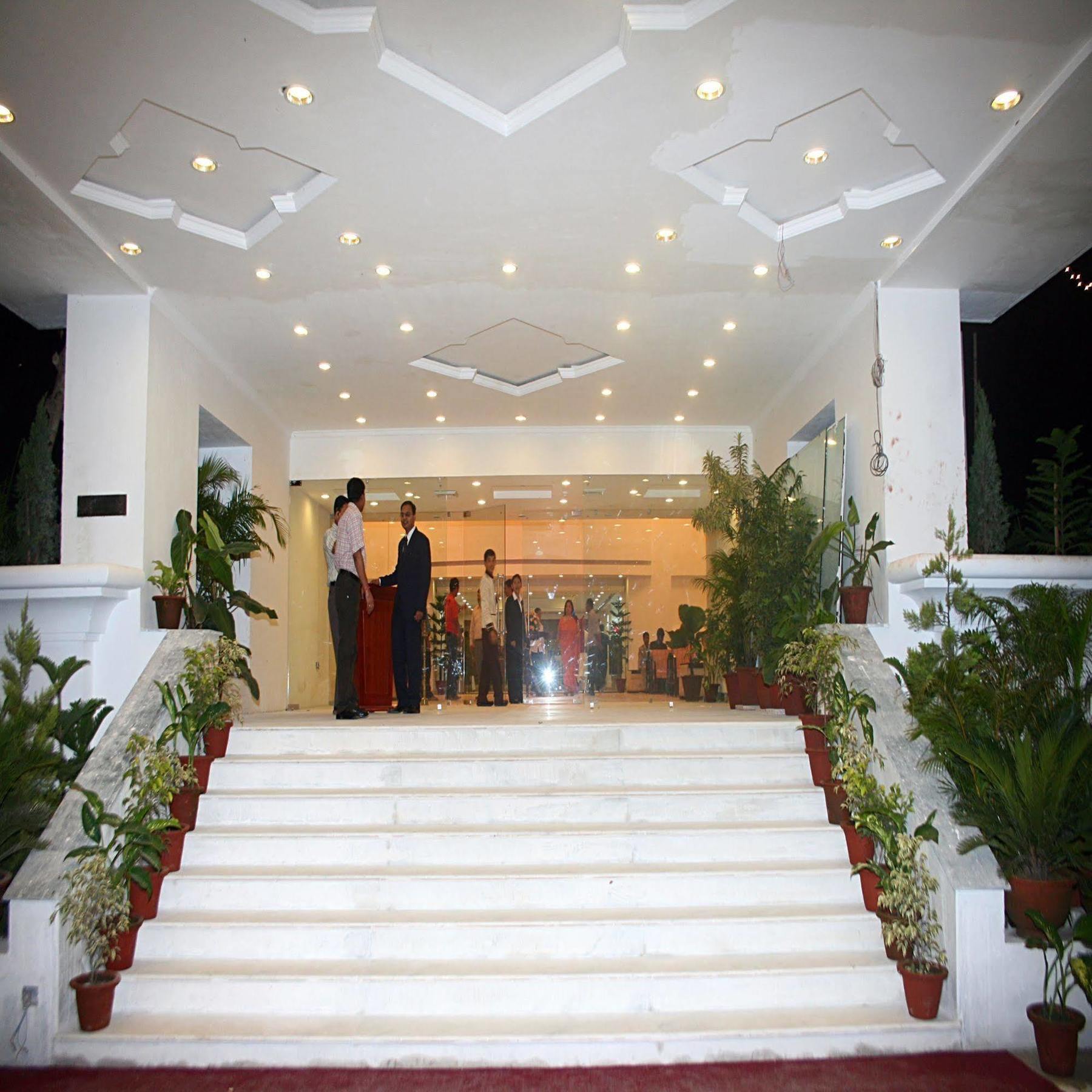 Royal Sarovar Portico Siliguri Eksteriør billede