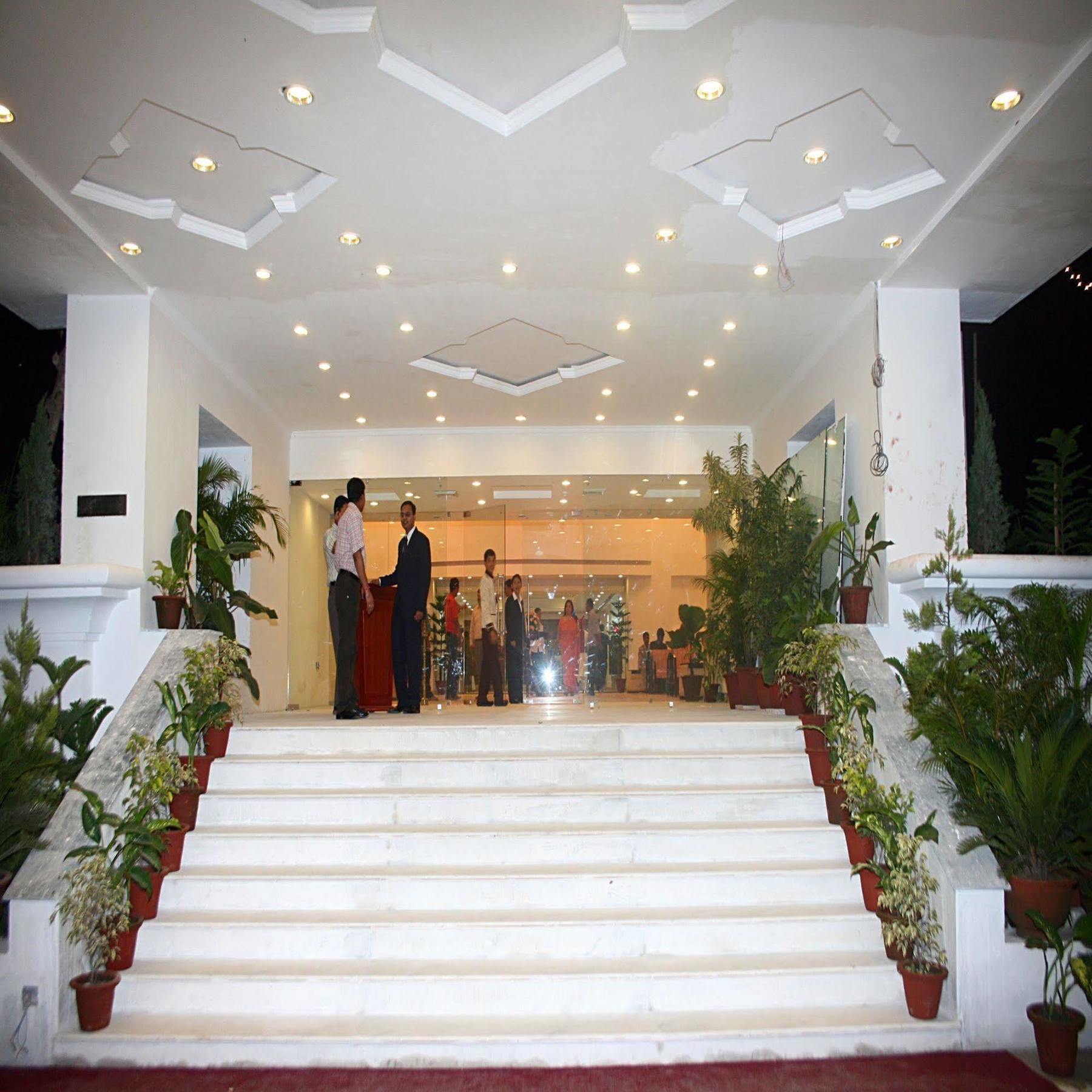 Royal Sarovar Portico Siliguri Hotel Eksteriør billede