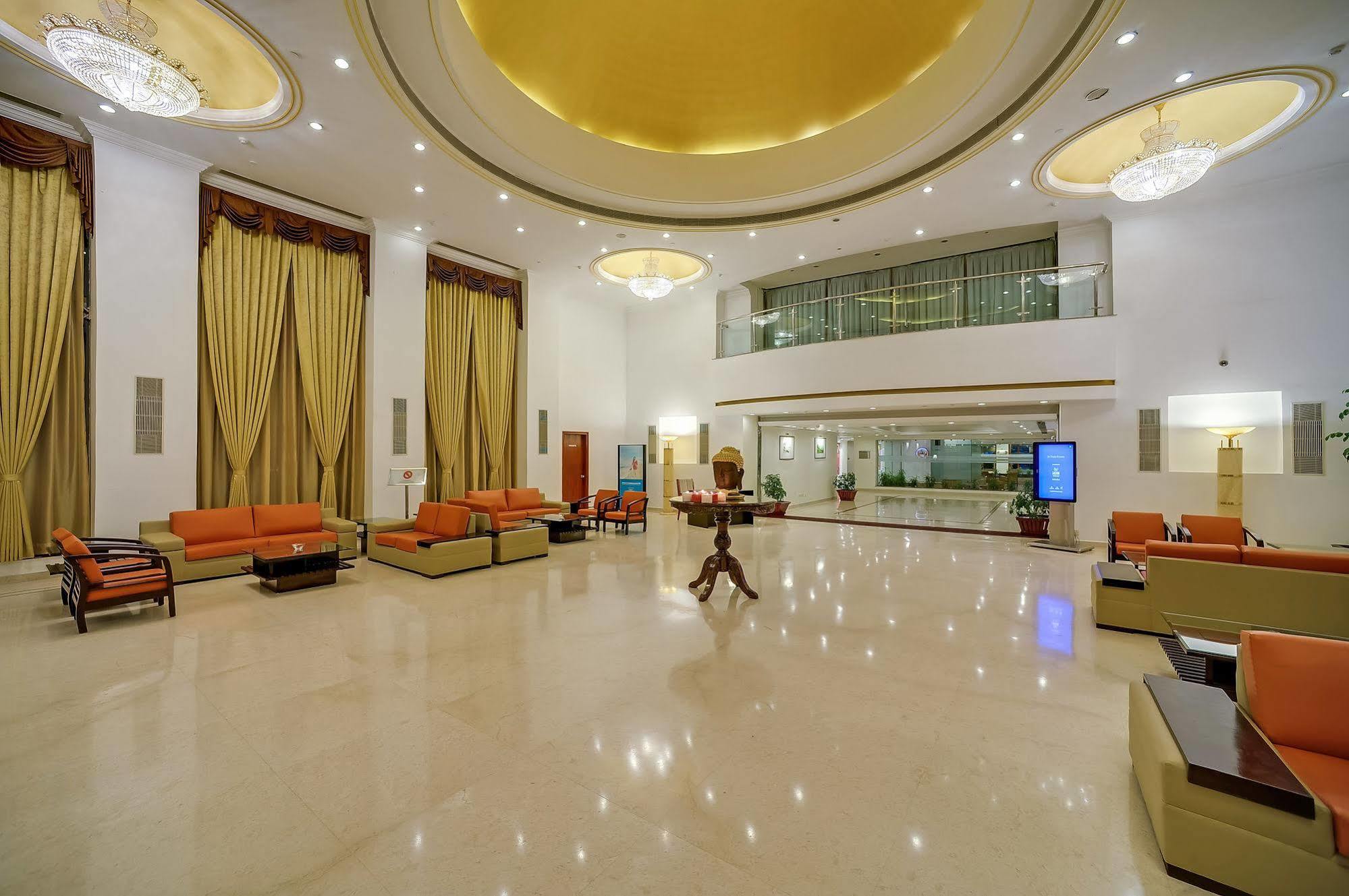 Royal Sarovar Portico Siliguri Hotel Eksteriør billede