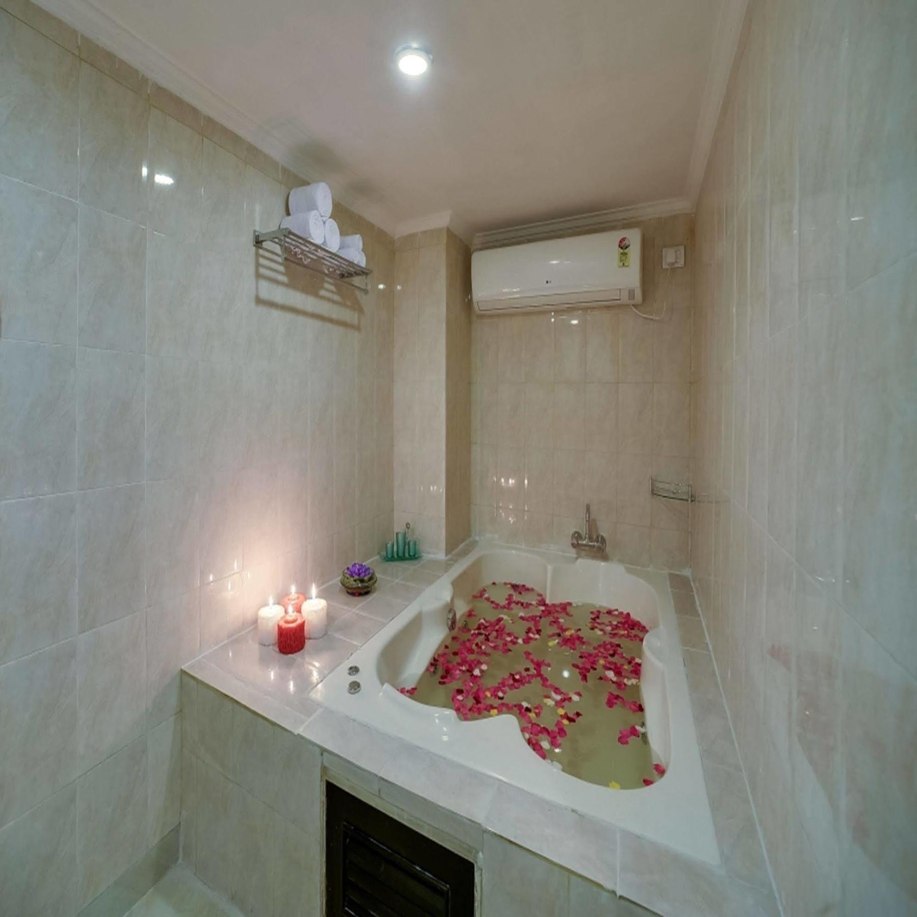 Royal Sarovar Portico Siliguri Eksteriør billede