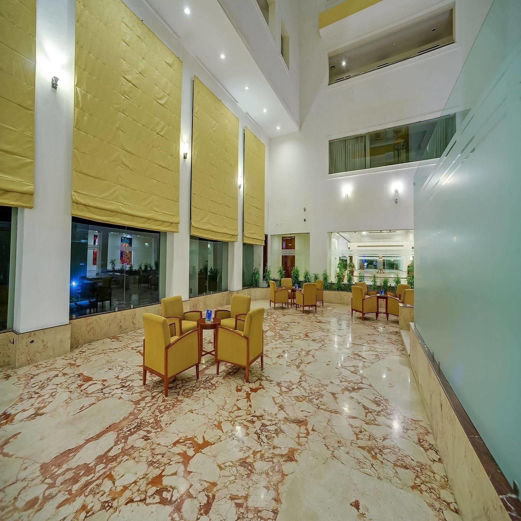 Royal Sarovar Portico Siliguri Hotel Eksteriør billede