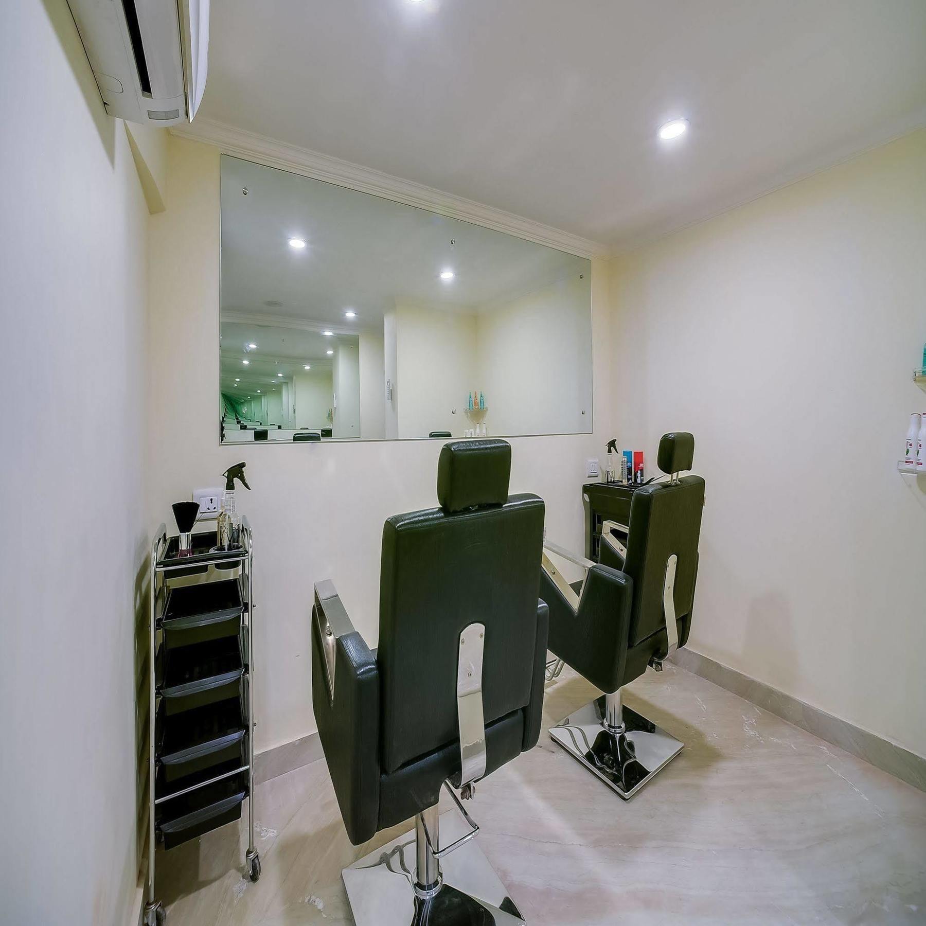 Royal Sarovar Portico Siliguri Eksteriør billede