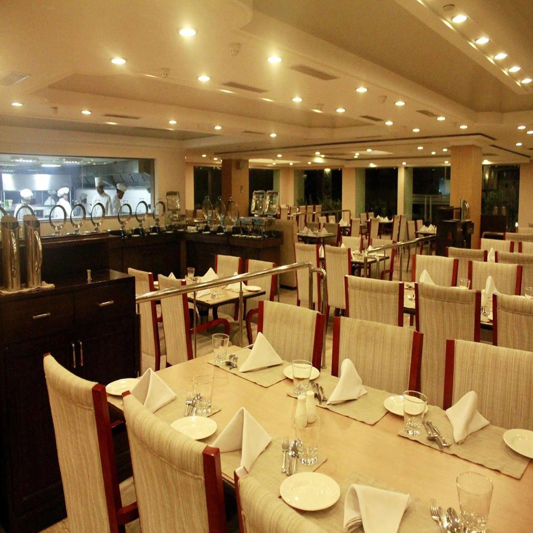 Royal Sarovar Portico Siliguri Hotel Eksteriør billede