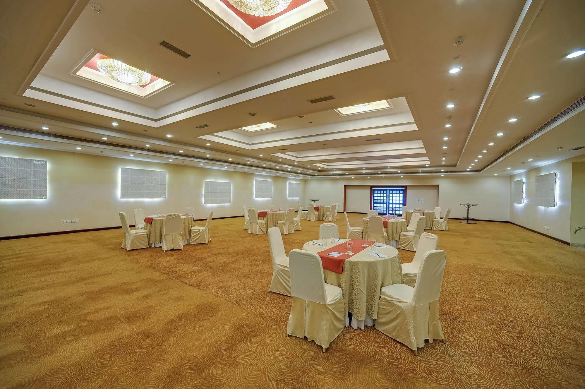 Royal Sarovar Portico Siliguri Hotel Eksteriør billede