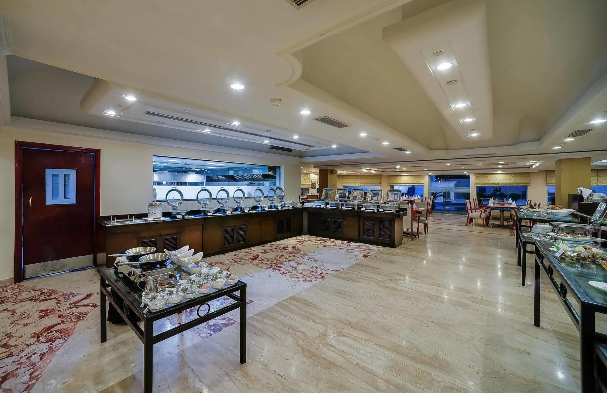 Royal Sarovar Portico Siliguri Hotel Eksteriør billede