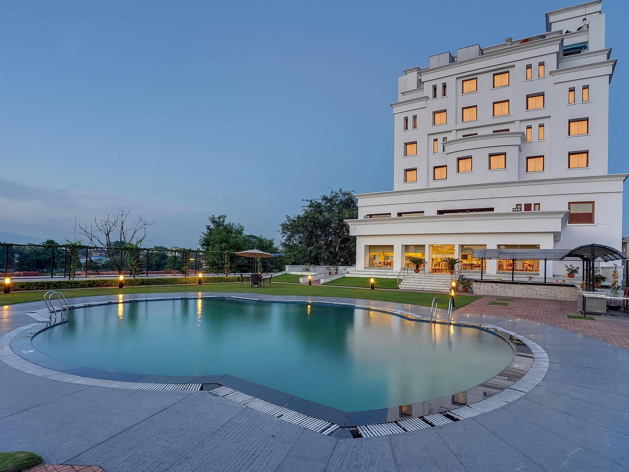 Royal Sarovar Portico Siliguri Hotel Eksteriør billede