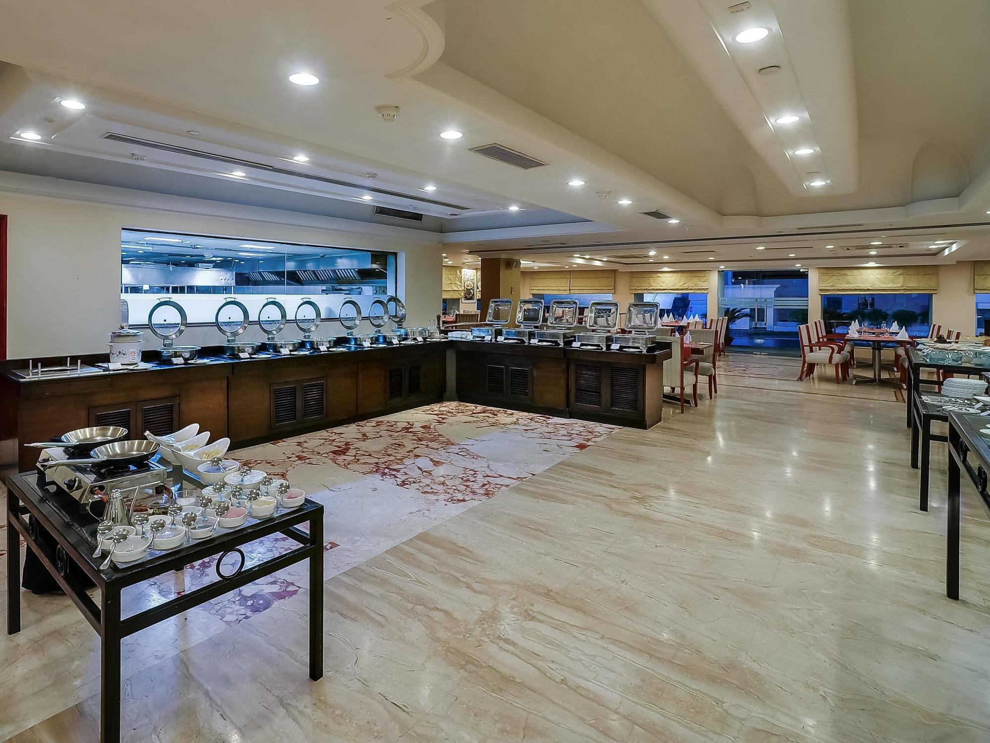 Royal Sarovar Portico Siliguri Hotel Eksteriør billede