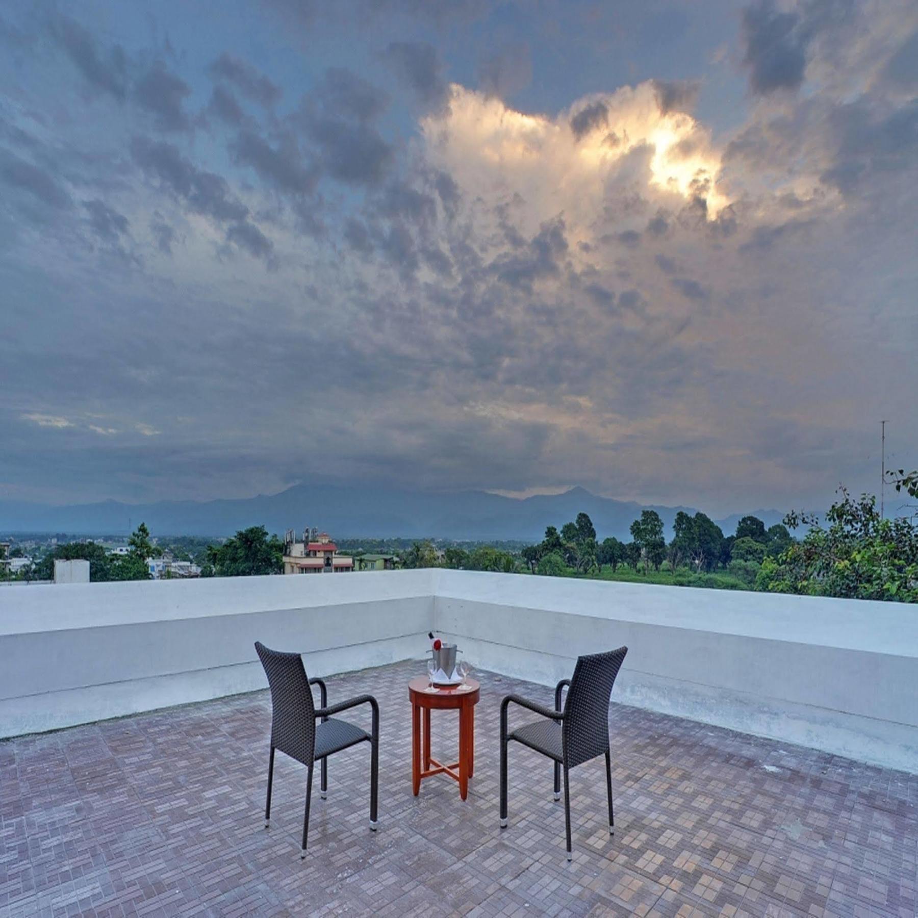 Royal Sarovar Portico Siliguri Eksteriør billede